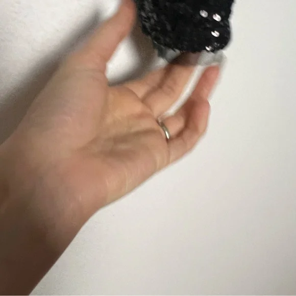 NWT NONchalant Vivi Black Sequin Asymmetrical Hem Long Sleeve Top Size XS - Picture 4 of 9